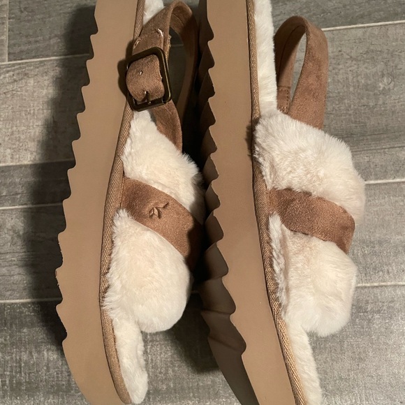KOOLABURRA UGG Slide Faux Fur Sandals Slippers Fuzz'd Out Tan US Size 11 - Picture 4 of 5